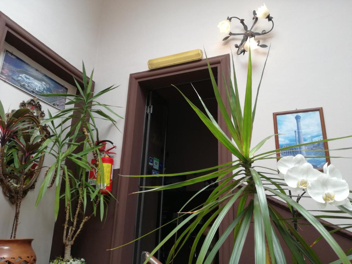Hotel Biscari คาตาเนีย ภายนอก รูปภาพ