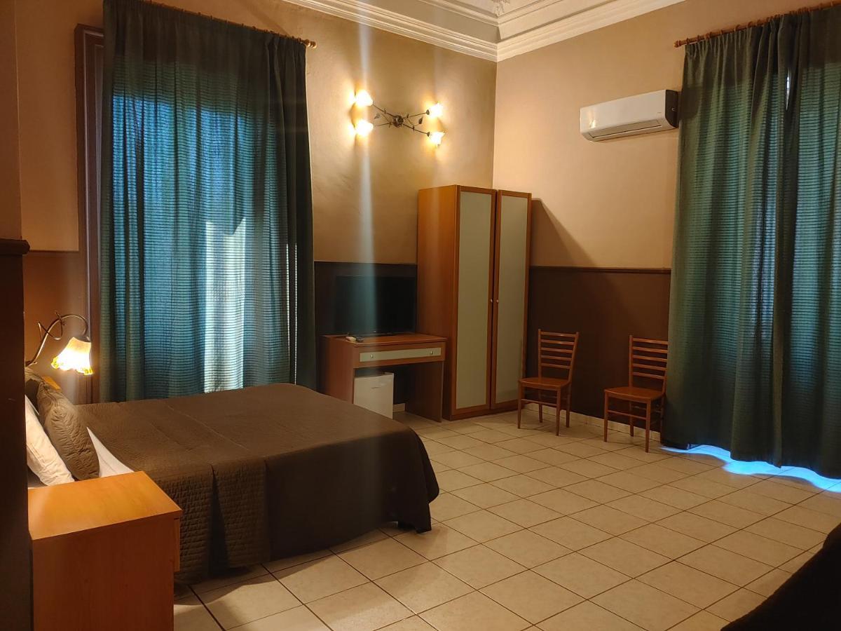 Hotel Biscari คาตาเนีย ภายนอก รูปภาพ