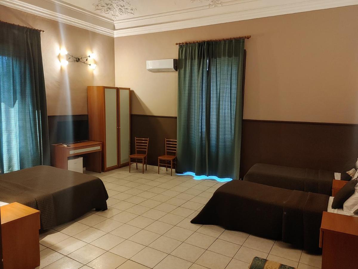 Hotel Biscari คาตาเนีย ภายนอก รูปภาพ