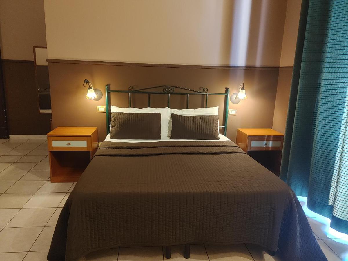 Hotel Biscari คาตาเนีย ภายนอก รูปภาพ